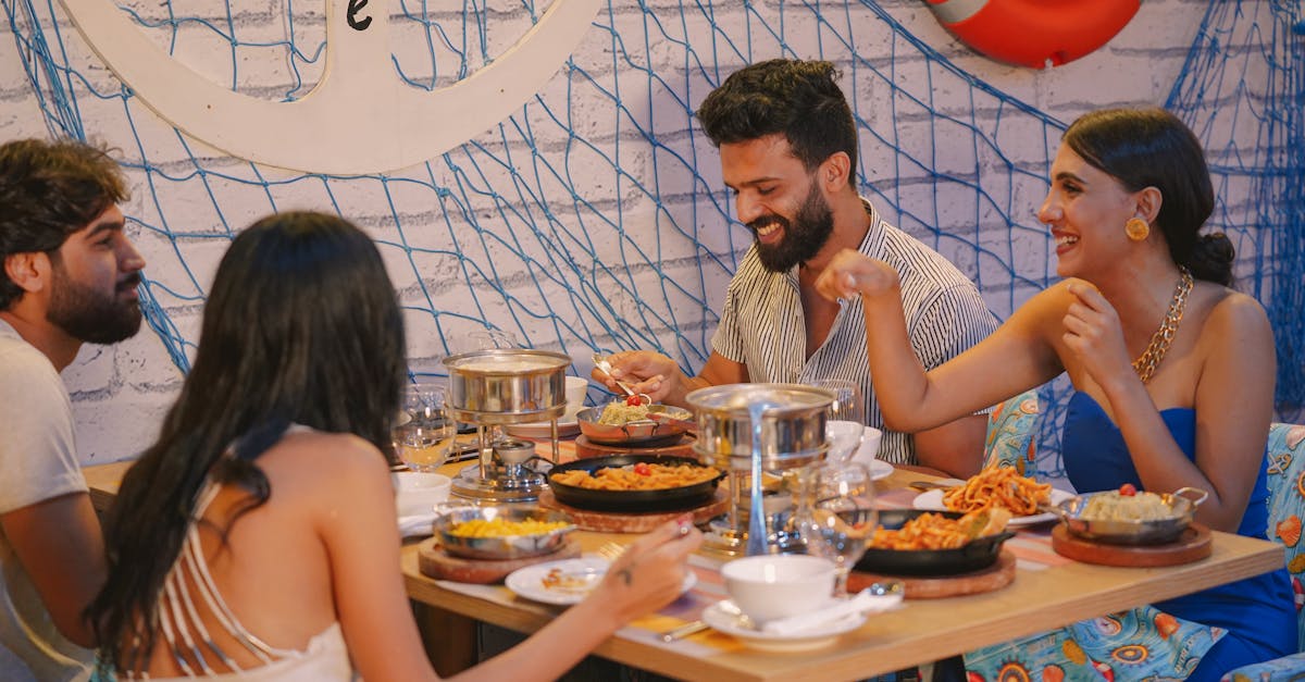 共通のあるあるネタで笑い合う男女は会話に安心感を持てる