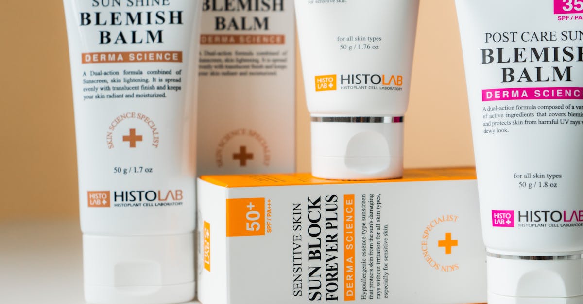 敏感肌の女性がスキンケアのやりすぎや成分選びのミスに気づくシーンを表すイメージ写真