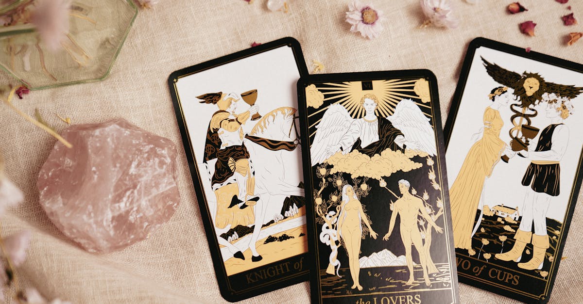 電話占いで復縁を目指す女性が占い師に相談しているイメージ画像。落ち着いた雰囲気で信頼感のあるセッション。