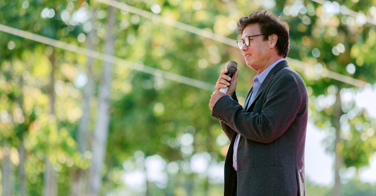 自信を持って話す男性の姿は女性に好印象を与える