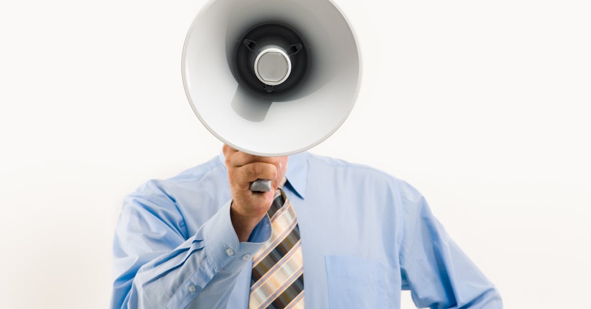 自信を持って話す男性の姿は女性に好印象を与える