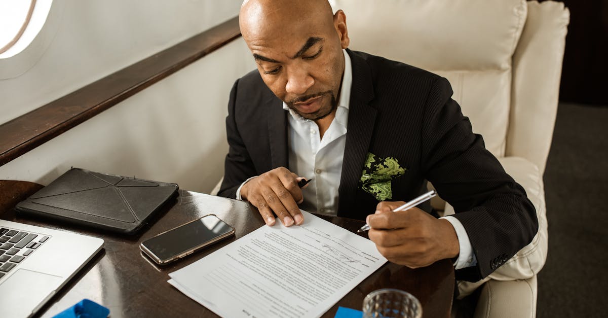 携帯ブラックの意味と社内ブラック・信用情報ブラックの違いを解説した図