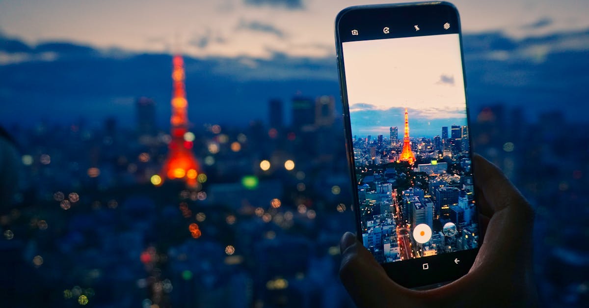 携帯ブラックでも契約可能な携帯会社とプランを比較したイメージ画像。各社のロゴと料金プランが見やすく図解されている。