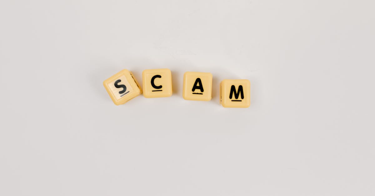 復縁占いを受ける前に注意点を確認している女性のイメージ画像。安心・安全な利用を促すシーン。