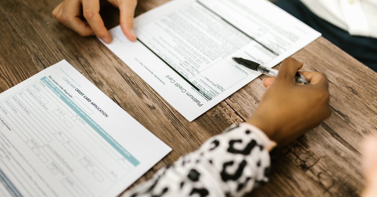 携帯ブラックでも審査に通るための格安SIMと支払い方法、名義の工夫を紹介する図