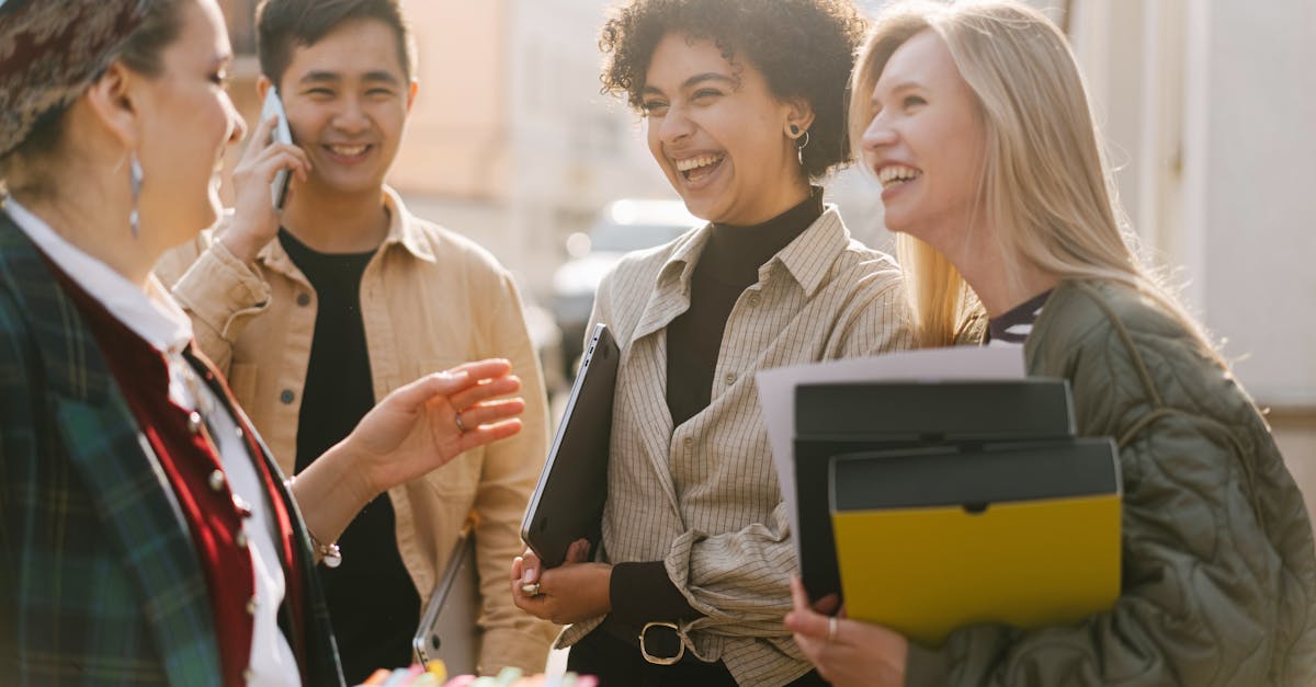 共通のあるあるネタで笑い合う男女は会話に安心感を持てる