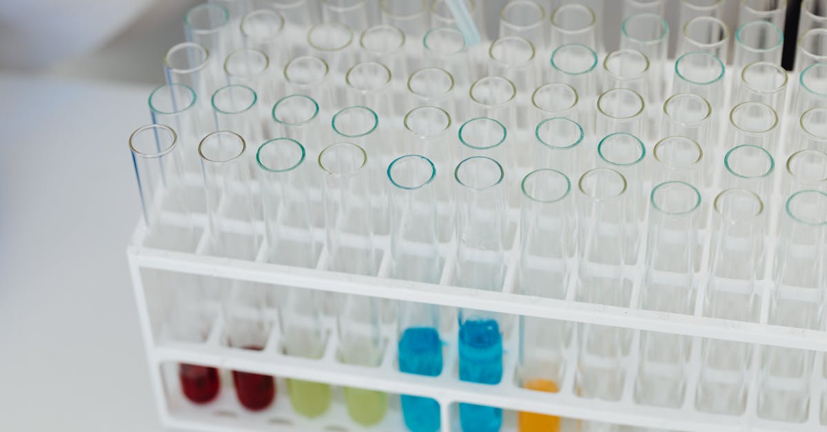 携帯ブラックでもスマホが持てる理由を図解したイメージ画像。プリペイド携帯や格安SIMなど、審査に通りやすい方法を視覚的に説明。