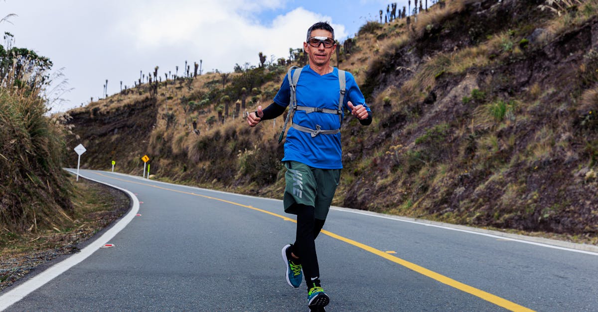 受講を通じて自己変革し自信を取り戻した男性の変化を象徴するイメージ