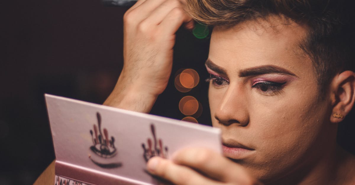 受講を通じて自己変革し自信を取り戻した男性の変化を象徴するイメージ