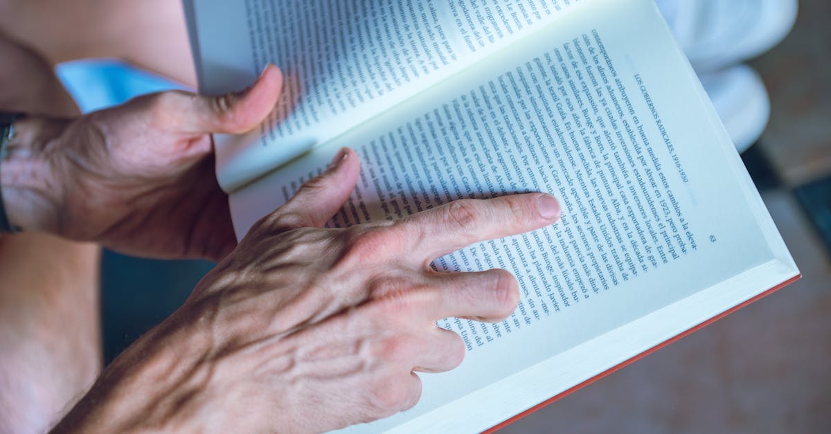 Ulike Air10の購入前にマニュアルを確認する女性。使用前に知っておきたい注意点と対策のイメージ。