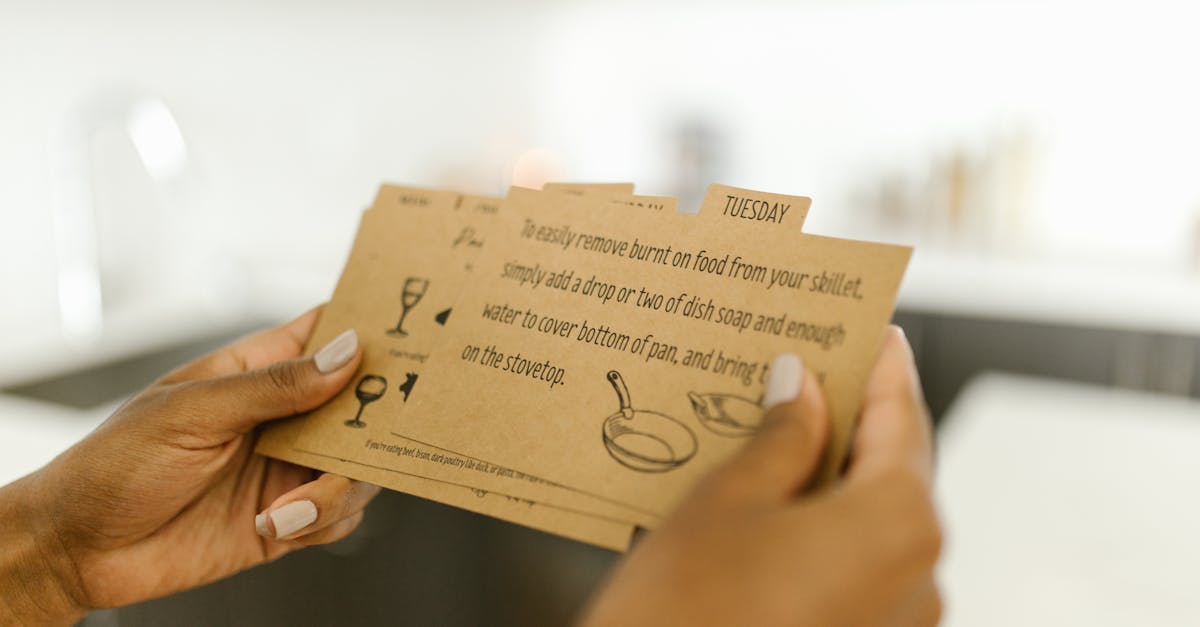 Ulike Air10の購入前にマニュアルを確認する女性。使用前に知っておきたい注意点と対策のイメージ。