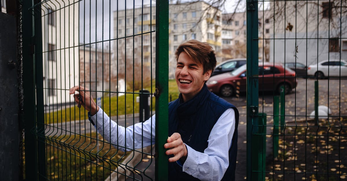 アデランスの無料体験に訪れる男性が店舗に入る瞬間のイメージ