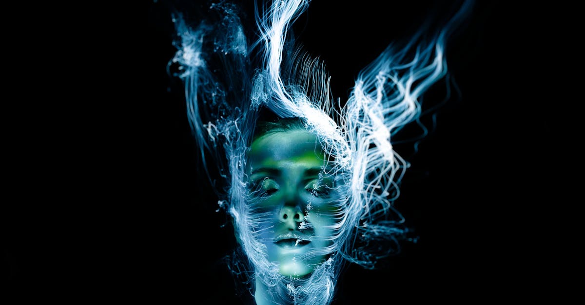 30代の男性がBLAZAR-αを使用して仕事の集中力が上がったことを表現するイメージ画像