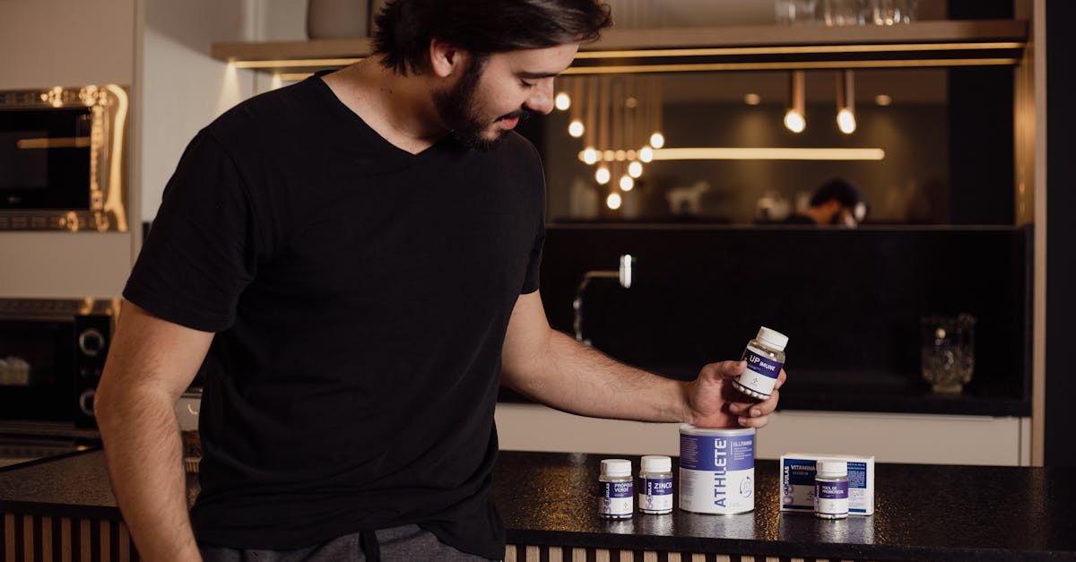 クラチャイダムゴールドの効果に疑問を感じている男性のイメージ