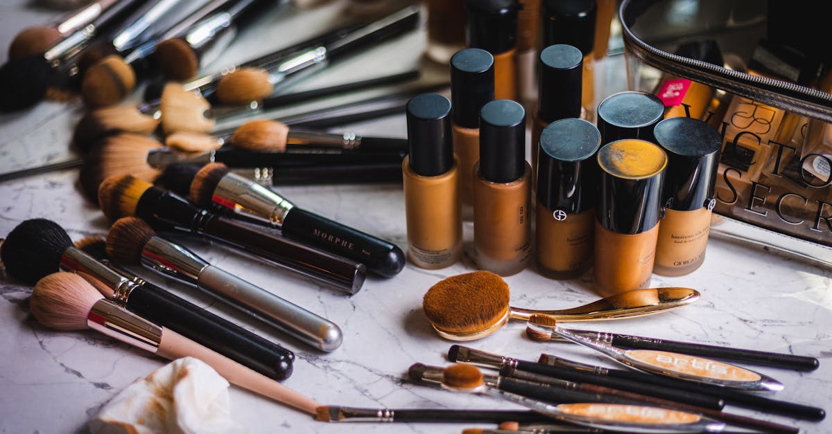 デパコスファンデーションとマキアレイベルを比較しているイメージ図