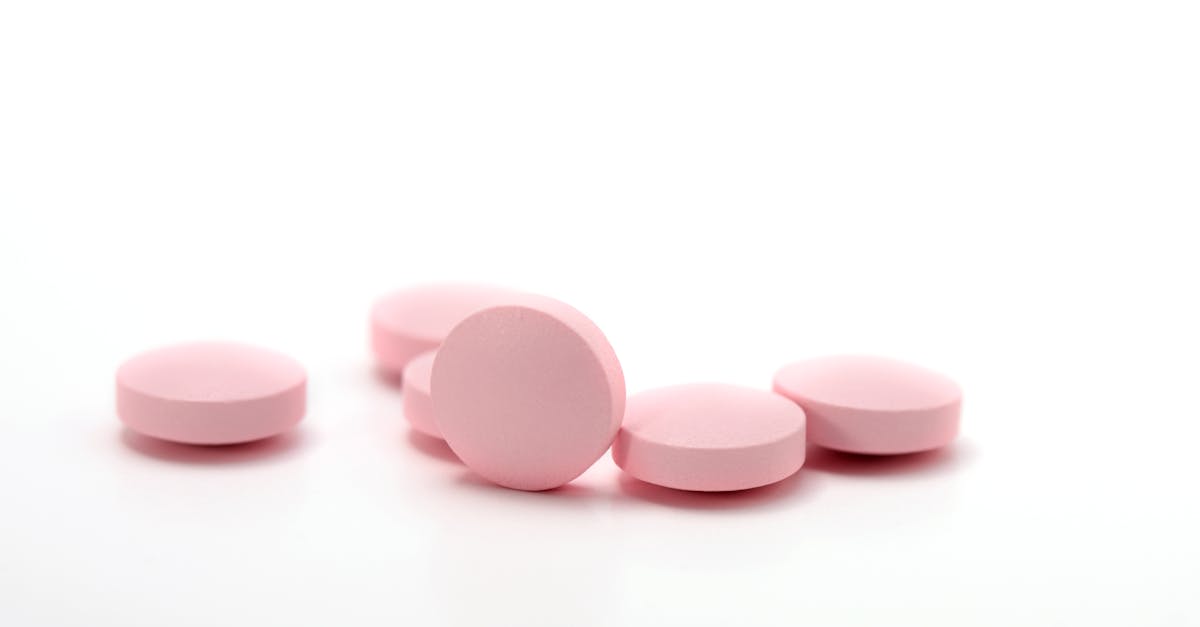 ED治療薬の副作用を心配して医師に相談している男性のイメージ画像