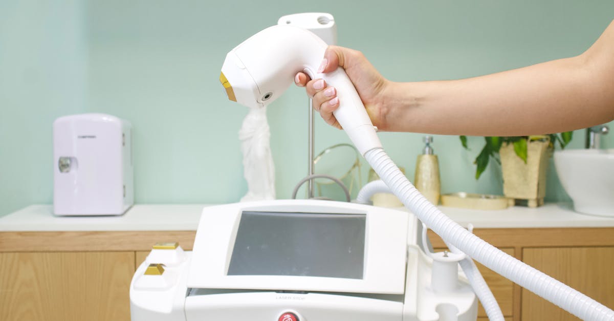 最新の医療用脱毛機で効率的に施術する様子