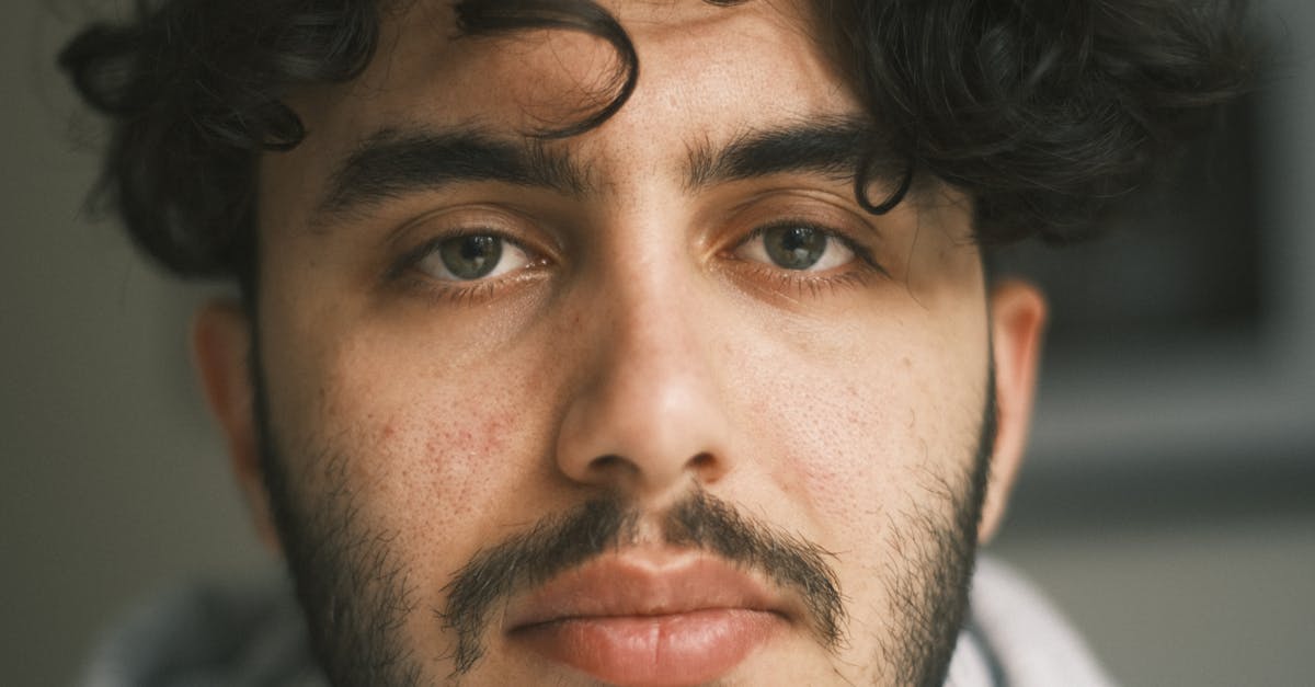 脱毛に向けて一歩を踏み出そうとしている男性のイメージ画像