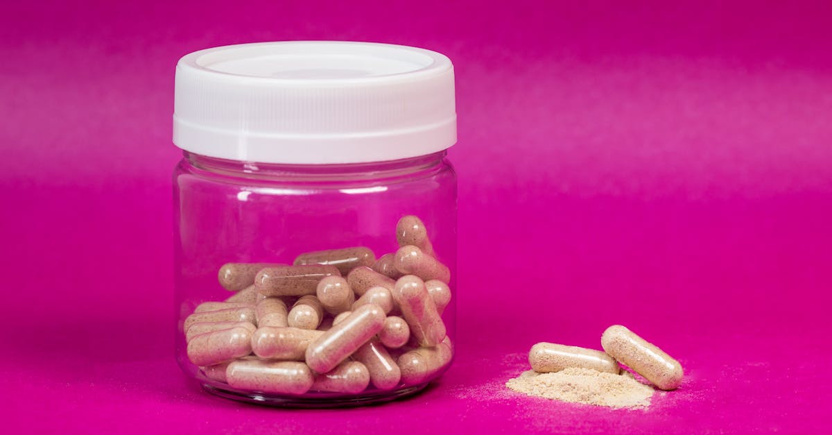 マカサプリに満足できず悩む中年男性のイメージ