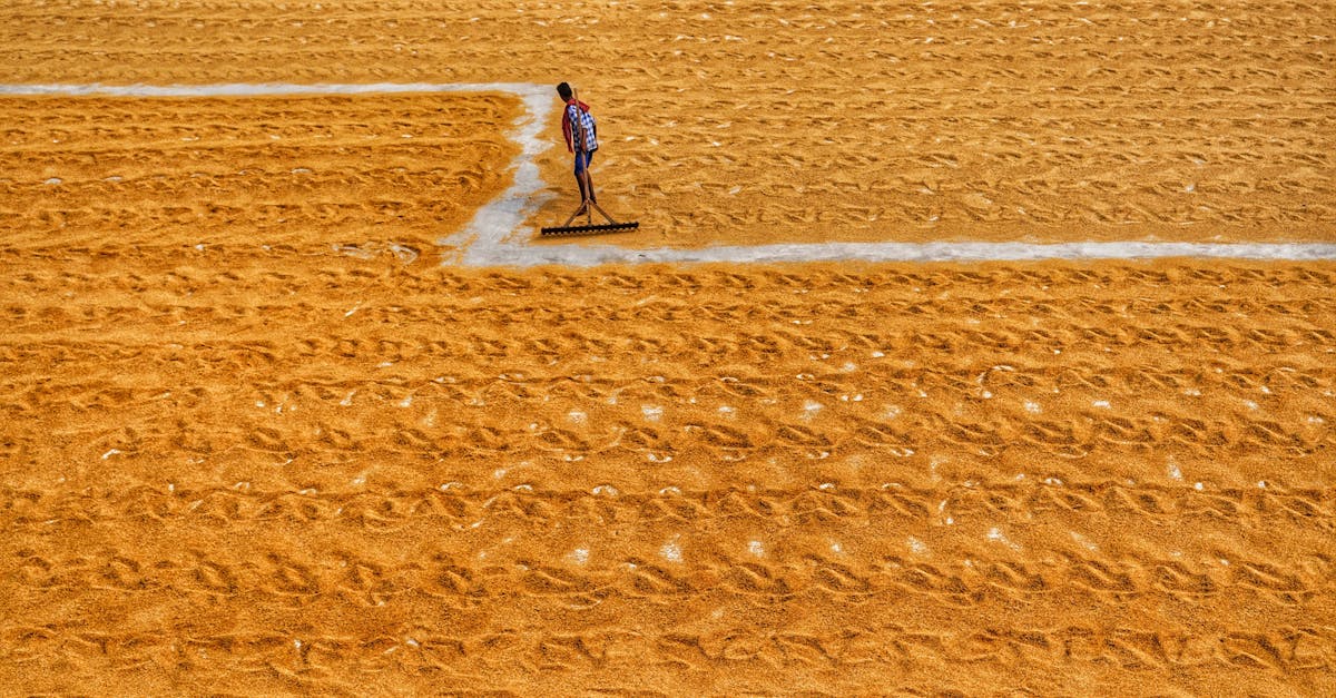 サプリの効果に満足できず少し不満そうな女性。トリピュアのネガティブレビューの象徴。