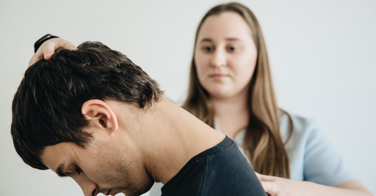 イースト駅前クリニックでED治療を受ける男性が診察を受けている様子