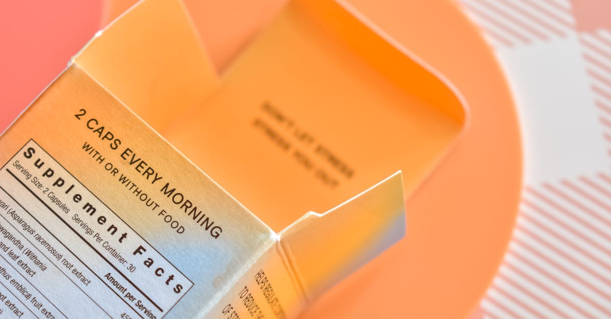 トリピュアを毎日の生活習慣に取り入れる女性。飲むタイミングを意識した健康的なライフスタイル。