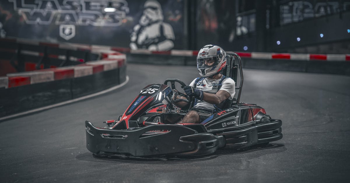 数回の施術で脱毛効果を実感して驚く女性