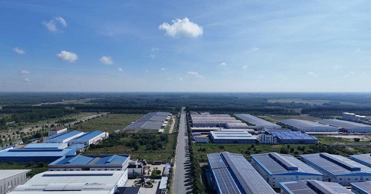 datsの月額制脱毛プラン表を確認している男性のイメージ