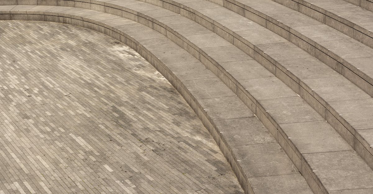 アデランスの無料体験申し込みフォームを順に入力しているイメージ画像