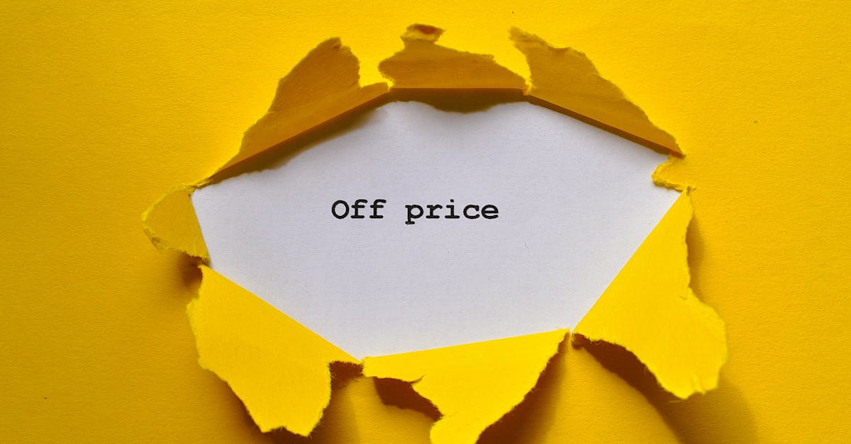 化粧品ブランドの公式キャンペーンバナーをイメージしたデザイン。限定特典や初回割引の文字が映える構図。