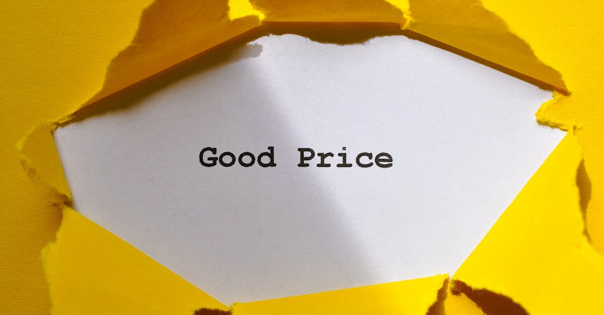 Amazonや楽天などでの価格比較をしているイメージ図