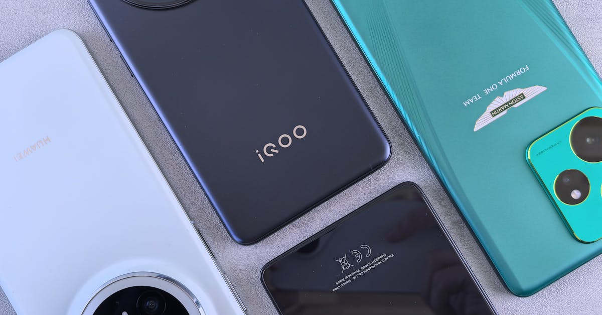 複数のファンデーションブランドを比較しているイメージ