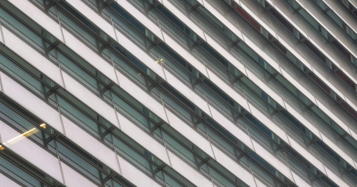 アデランス本社や店舗の外観イメージ（老舗企業の信頼感を表現）