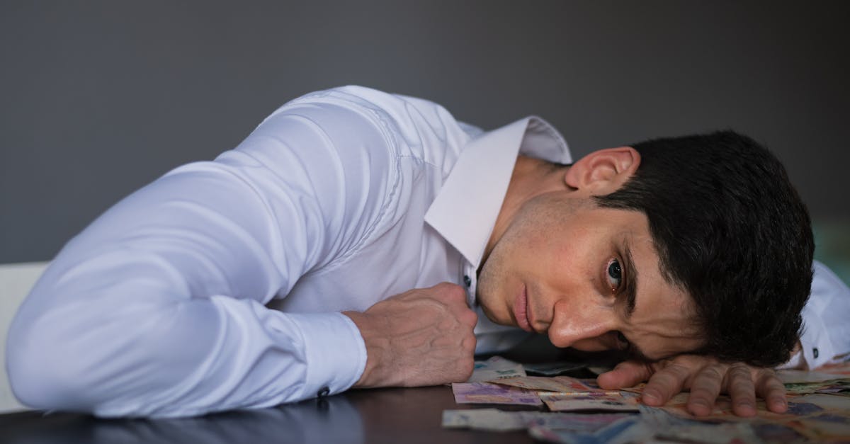 予約が取れず困っている男性脱毛利用者のイメージ画像