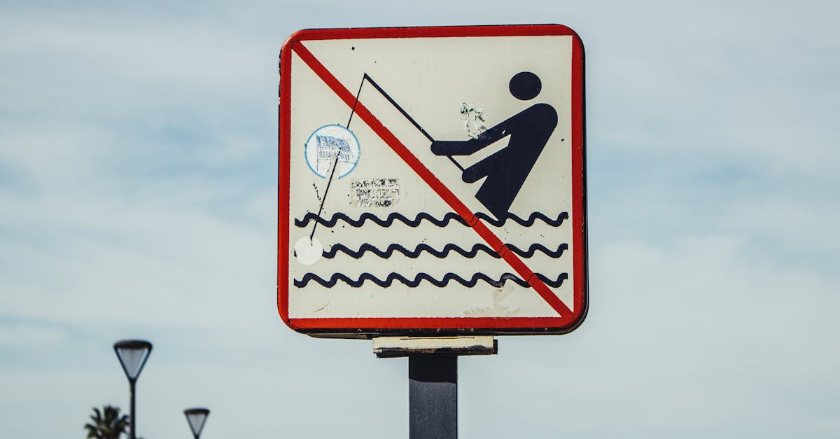 通い放題プランの実態に疑問を持つ男性のイメージ画像