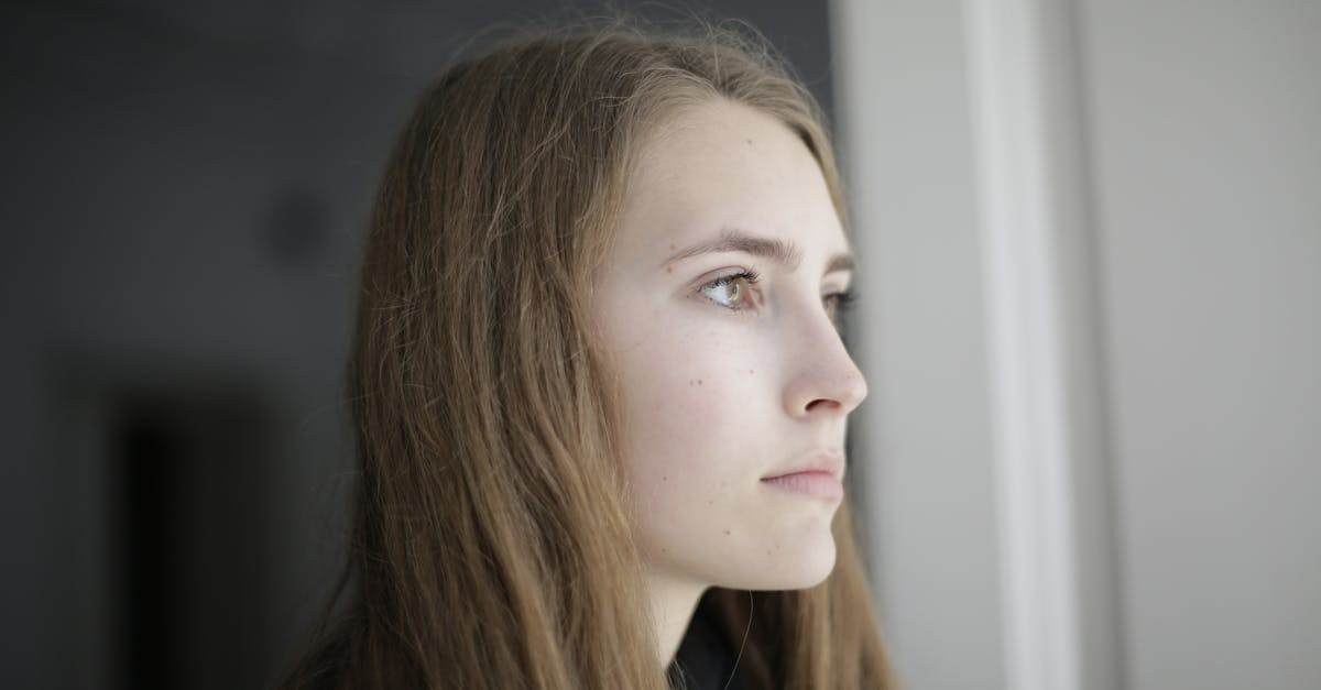 薄毛やボリューム不足に悩む男性が無料体験を検討しているイメージ画像