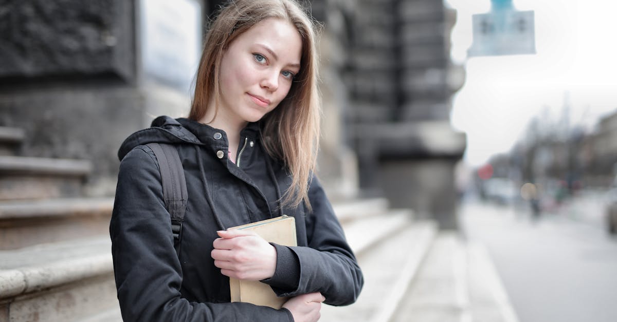 アデランスの無料体験申し込みフォームを順に入力しているイメージ画像