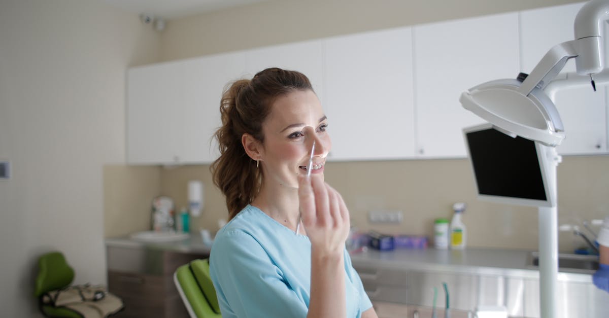 通いやすいクリニックに満足する女性