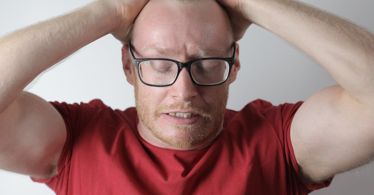 マカの効果がなく落ち込んでいる男性のイメージ