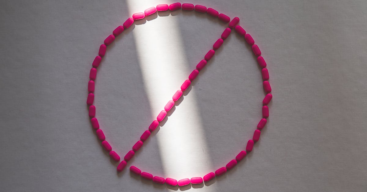 アレルギーや薬との飲み合わせに注意すべき場合を警告するイメージ画像