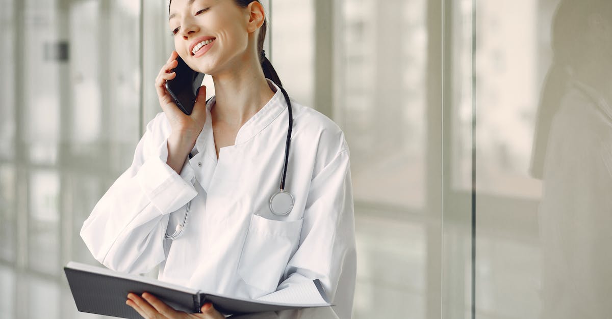 ルナドクターが様々なライフスタイルの女性にフィットする様子を示すイメージ図