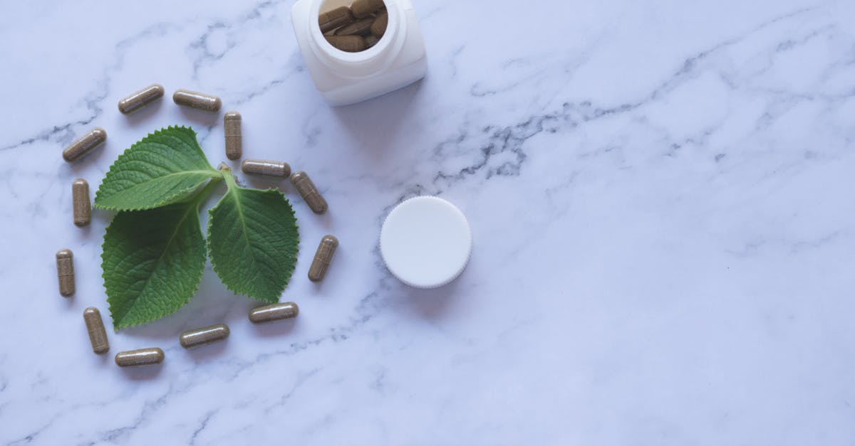 男性向けサプリメントの成分の種類や配合量を比較するイメージ図