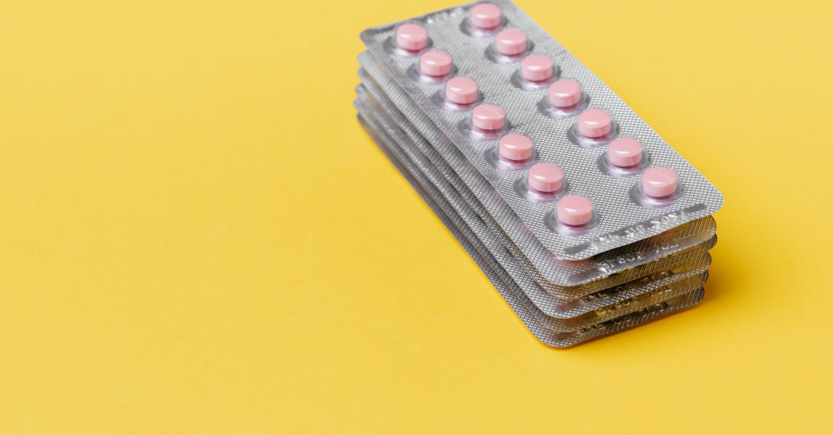 ED治療薬の副作用を心配して医師に相談している男性のイメージ画像