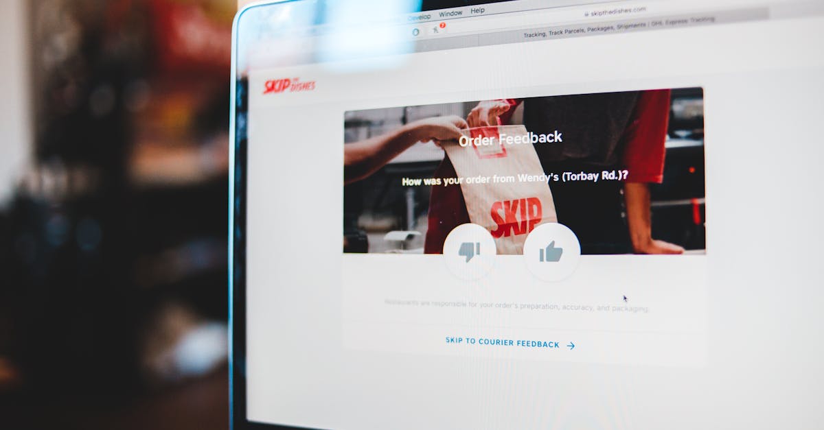 STDチェッカーを利用した人々の口コミや体験談が並ぶイメージ画像。安心して使えたという声や再利用する理由が視覚的に伝わる。