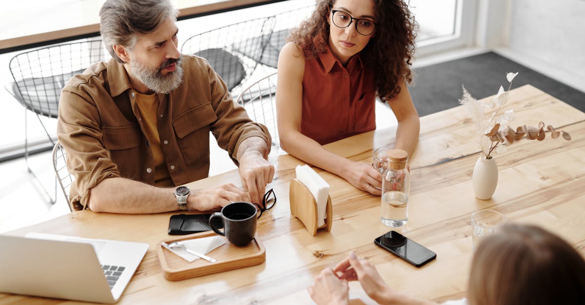 アデランス無料体験後に施術プランを説明するスタッフのイメージ