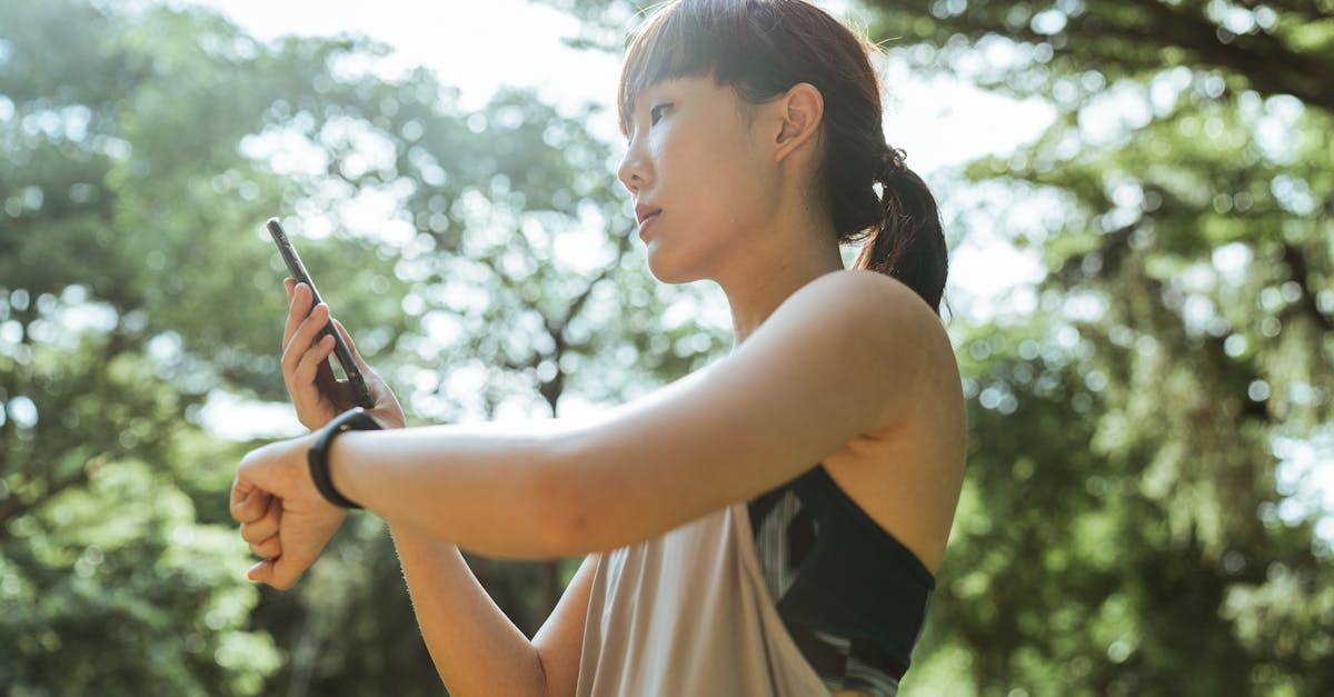 スマートリングで日々の運動量や歩数、カロリーが計測されている画面
