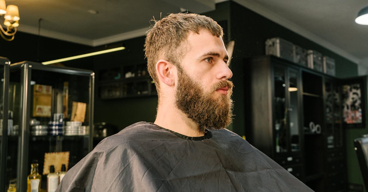 脱毛を含めた男性の身だしなみを整える様子のイメージ