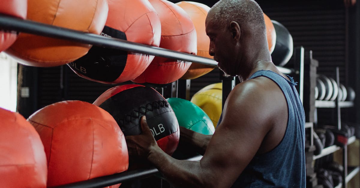 本当に効く精力サプリを探す男性のイメージ