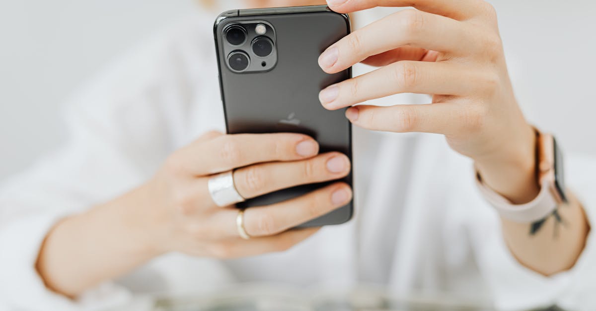 スマートリングを使って生活が変化した人々の笑顔やレビュー風景