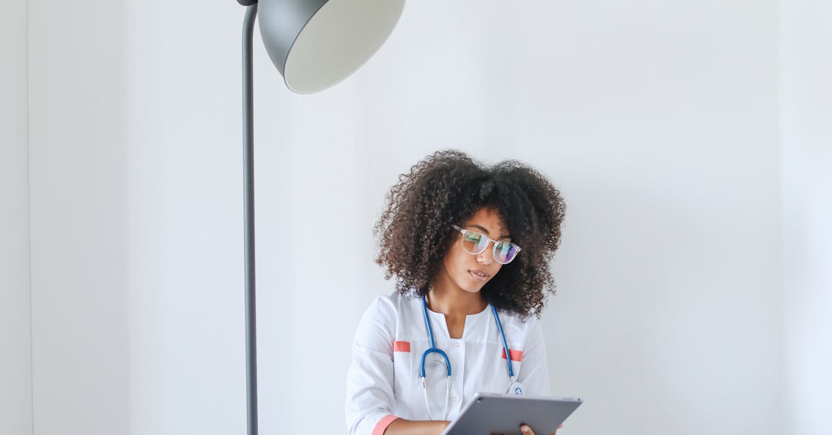 医療脱毛とサロン脱毛を比較しながらフレイアクリニックの魅力を解説する図表